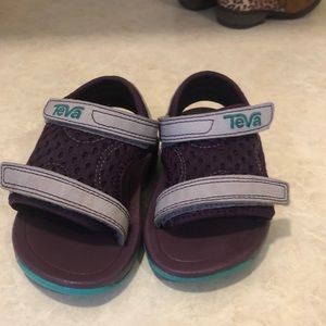 Size 4 Teva psyclone XLT sandal with Velcro straps